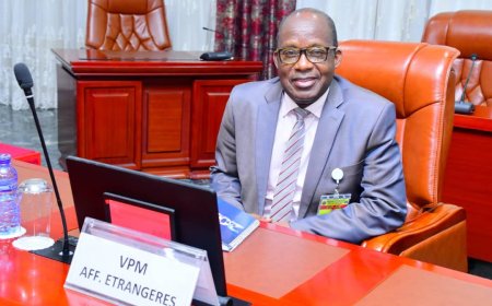 Le sérieux en veste : Le ministère des affaires étrangères de la RDC impose une police vestimentaire