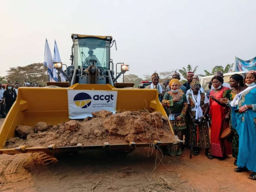 Kasaï Central - Construction de la route Kalamba mbuji: Nathalie Kambala invite la population à la vigilance pendant l'exécution des travaux