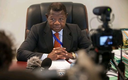 Lambert Mende Omalanga appelle à la mobilisation et à la solidarité pour défendre la Nation face à l'agression Rwandaise