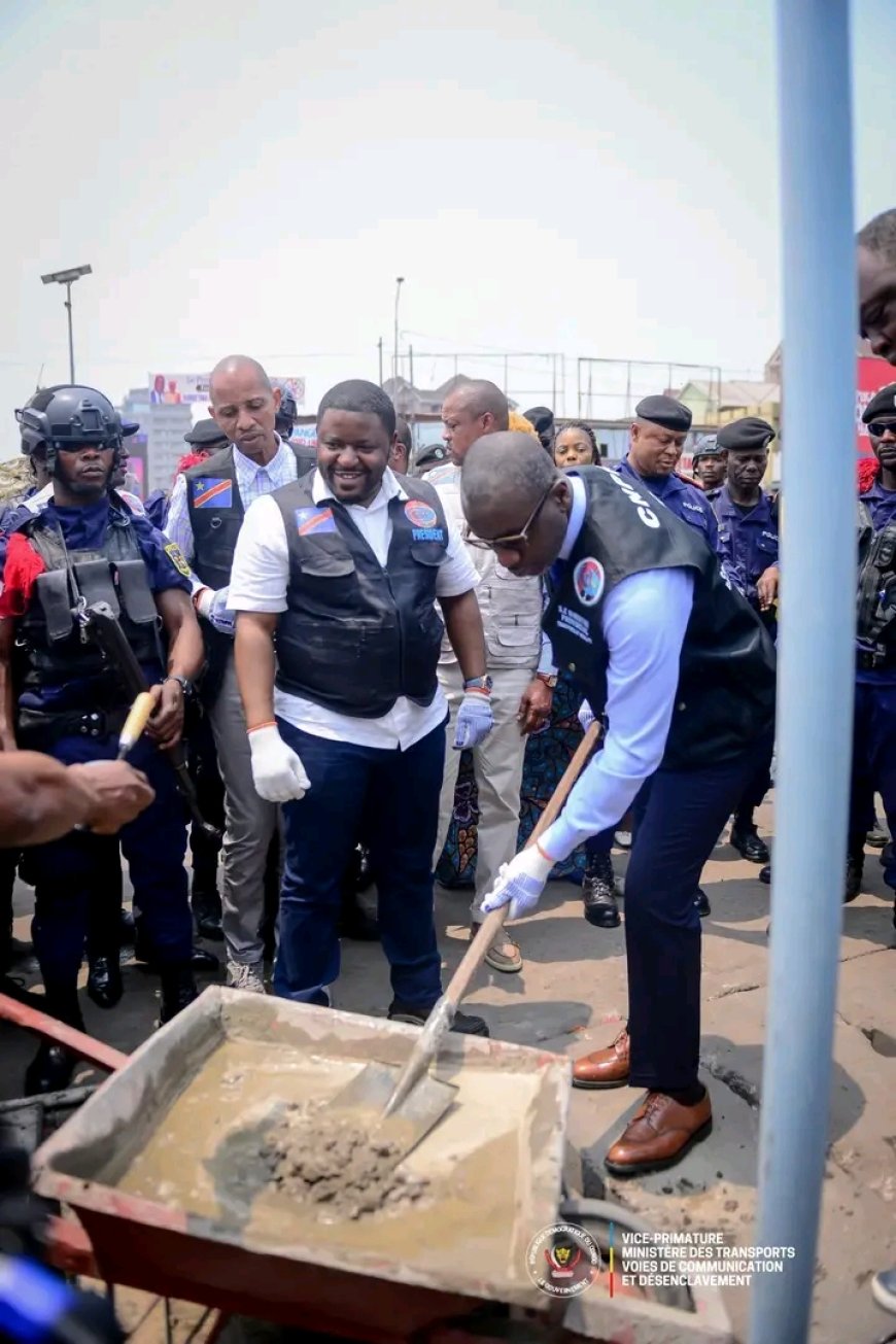 Renforcement de la sécurité routière à Kinshasa : Plus de 1400 panneaux de signalisation déjà implantés par la CNPR